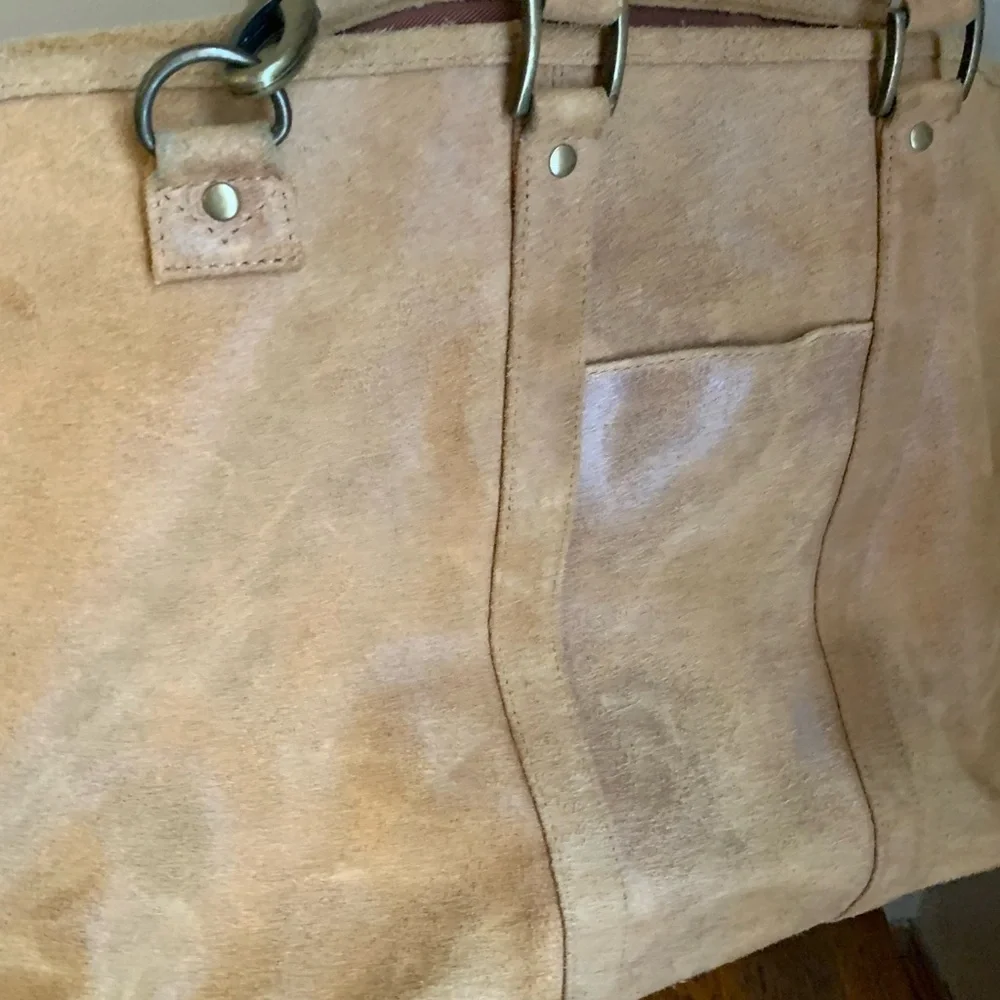 Vtg Le Donne SuedeLeather Bag Travel Shoulder Duffel Bag Tan strap Weathered Lg